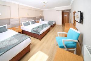 Deluxe Triple Room with Sea View room in Istanbul Panorama Hotel