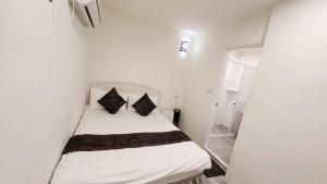 Phòng Giường Đôi Có Phòng Tắm Riêng (Double Room with Private Bathroom)