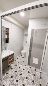 Phòng Bốn Người Có Phòng Tắm Riêng (Quadruple Room with Private Bathroom)