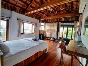 Phòng Deluxe Giường Đôi Nhìn Ra Biển Từ Phía Bên Cạnh (Deluxe Double Room with Side Sea View)