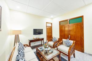 Suite Deluxe Có Giường Cỡ King (Deluxe King Suite)