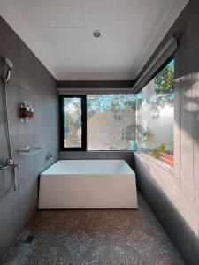 Phòng Giường Đôi Nhìn Ra Núi (Double Room with Mountain View)