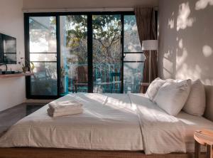 Phòng Giường Đôi Nhìn Ra Núi (Double Room with Mountain View)
