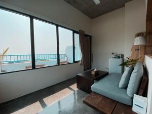Phòng Deluxe Giường Đôi Với Ban Công và Tầm Nhìn Ra Biển (Deluxe Double Room with Balcony and Sea View)