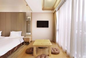 Phòng gia đình kiểu Nhật (Japanese Family Room)