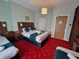Quadruple Room room in Lyndon Guesthouse
