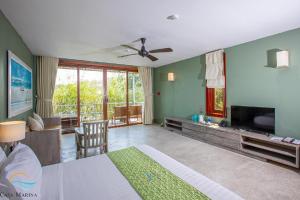 Phòng giường King hướng vườn (Luxury Sea View Room)