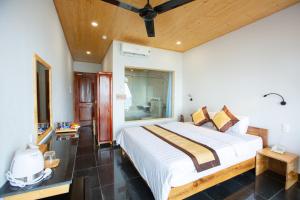 Phòng Loại Sang Hướng Biển có Ban Công (Deluxe Room Sea View With Balcony)