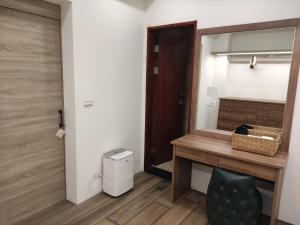 Phòng Đôi Loại Sang có Giường Phụ (Deluxe Double Room with Extra Bed)