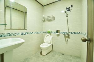 Phòng Giường Đôi Có Ban Công (Double Room with Balcony)