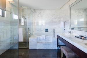 Suite Hướng Công Viên (Park View Suite)