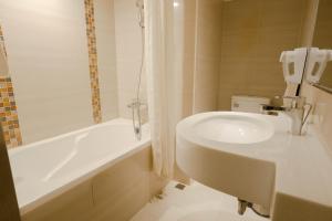Phòng Giường Đôi Hạng Bình Dân (Budget Double Room)