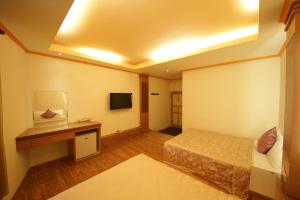 Phòng 4 người Nhìn ra cảnh Núi non (Quadruple Room with Mountain View)
