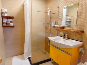 Phòng 3 Người Nhìn Ra Hồ Nước (Triple Room with Lake View)