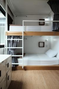 1 người trong phòng tập thể 6 giường có phòng tắm dùng chung – Chỉ cho nữ (1 Person in 6-Bed Dormitory with Shared Bathroom - Female Only)