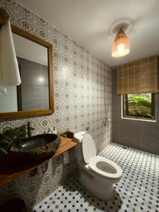 Phòng Có Giường Cỡ King Nhìn Ra Hồ Bơi (King Room with Pool View)