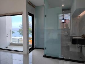 Phòng Giường Đôi có Ban công và Nhìn ra Biển (Double Room with Balcony and Sea View)