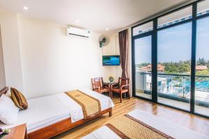 Phòng Giường Đôi/Hai Giường Đơn Hướng Biển Có Ban Công (Sea View Double or Twin Room with Balcony)