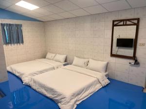 Phòng Đôi Tiêu Chuẩn Có 2 Giường Đôi (Standard Double Room with Two Double Beds)