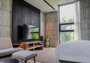 Phòng Giường Đôi Lớn Loại Sang (Deluxe Queen Room)