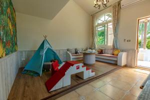 Phòng Gia Đình (4 Người Lớn) (Family Room (4 Adults))