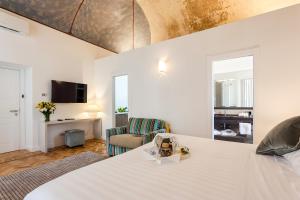 Deluxe Double Room with Balcony room in 504 Corso Suites
