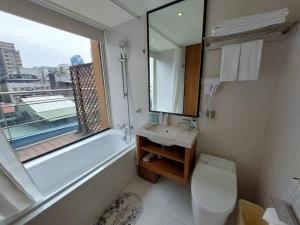 Deluxe có ban công (Deluxe Balcony)