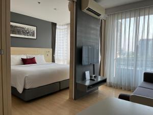 Deluxe Corner  room in Arize Hotel Sukhumvit