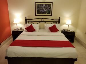 Deluxe Double Room room in Herfa INN Hotel Lahore