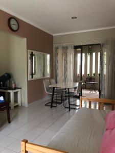 Nhà Nghỉ Dưỡng (Holiday Home)