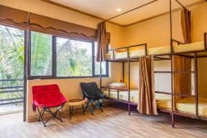 Giường Trong Phòng Ngủ Tập Thể 8 Giường (Bed in 8-Bed Dormitory Room)