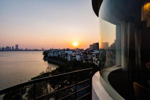 Phòng Suite Hướng Hồ (Suite Lake View)
