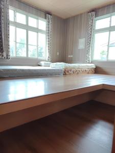 Phòng Giường Đôi Nhìn Ra Núi (Double Room with Mountain View)