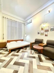 Phòng Tiêu Chuẩn Giường Đôi Lớn (Standard Queen Room)
