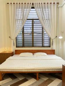 Phòng Tiêu Chuẩn Giường Đôi Lớn (Standard Queen Room)