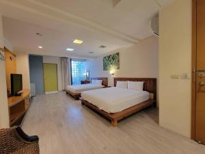 Phòng Deluxe Có 2 Giường Cỡ Queen (Deluxe Queen Room with Two Queen Beds)