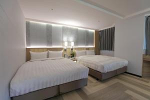 Phòng Bốn Người Loại Sang có 2 Giường Đôi Lớn (Deluxe Quadruple Room with 2 Queen Beds)