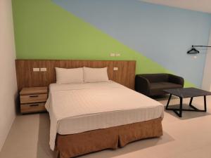 Phòng gia đình với phòng tắm riêng. (Family Room with Private Bathroom)