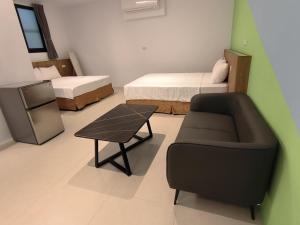 Phòng gia đình với phòng tắm riêng. (Family Room with Private Bathroom)