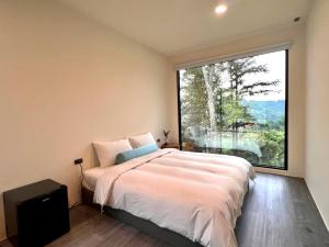 Phòng có giường cỡ King nhìn ra cảnh núi non (King Room with Mountain View)
