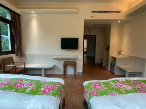 Phòng 4 người Nhìn ra cảnh Núi non (Quadruple Room with Mountain View)