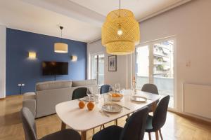 Two-Bedroom Apartment room in A new happy 2 BDR apartment that has a soul