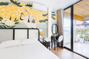 Căn Hộ Có Ban Công (Apartment with Balcony)