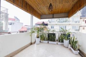 Căn Hộ Có Ban Công (Apartment with Balcony)