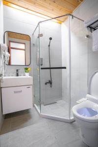 Phòng Giường Đôi Nhìn Ra Núi (Double Room with Mountain View)
