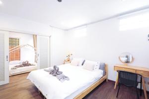 Biệt Thự Có Hồ Bơi Riêng (Villa with Private Pool)