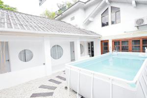 Biệt Thự Có Hồ Bơi Riêng (Villa with Private Pool)