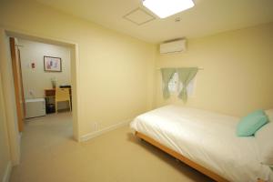 Phòng giường đôi có phòng tắm riêng (Double Room with Private Bathroom)