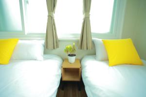 Phòng 3 người Có phòng tắm chung (Triple Shared Bathroom)