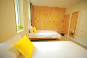 Standard Twin - Shared Bathroom (standard twin - shared bathroom)